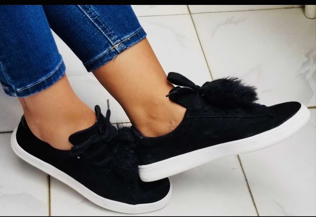 Plimsoll trainers in Black