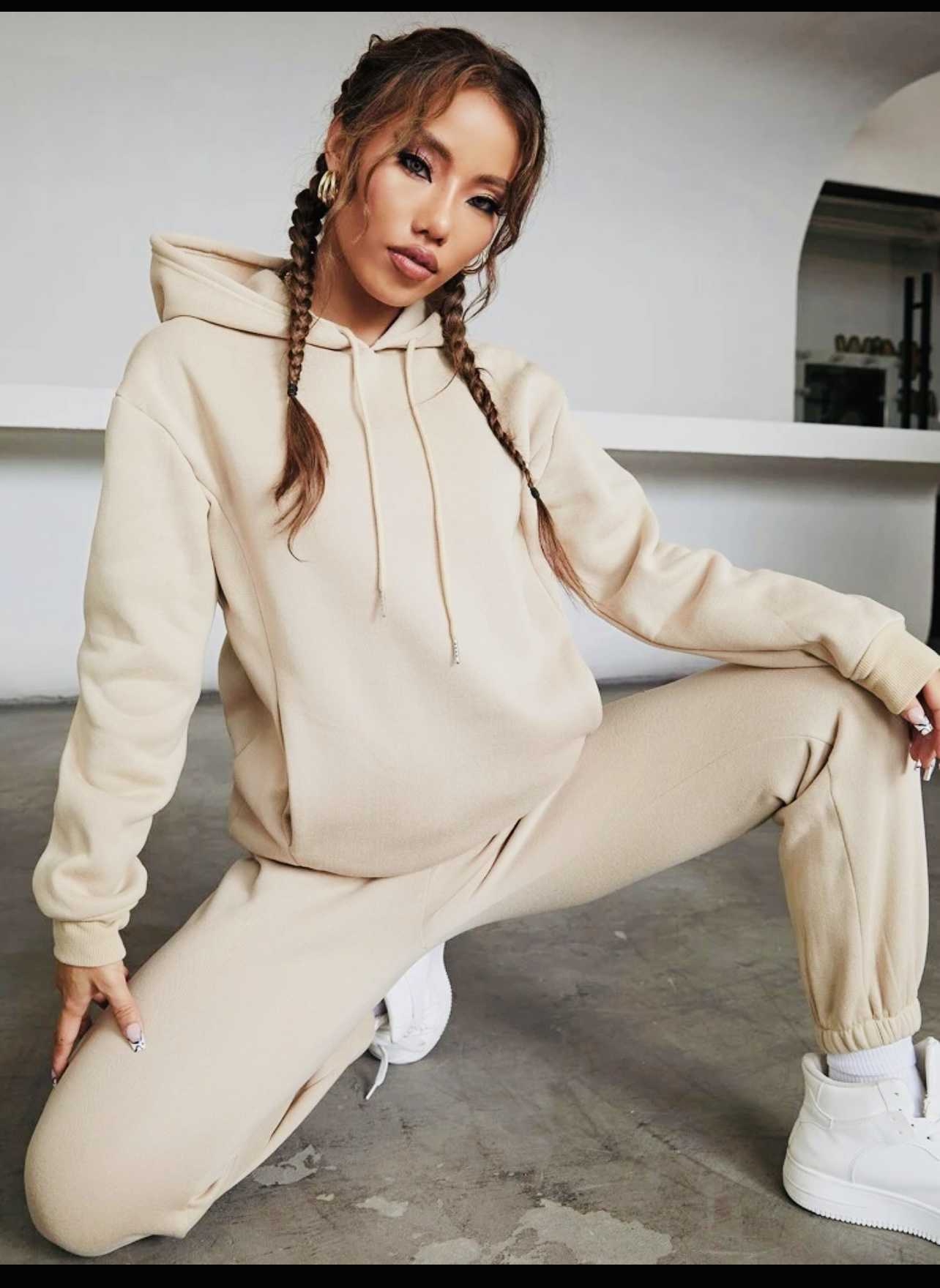 Women Lined Sweatshirt & Joggers 
