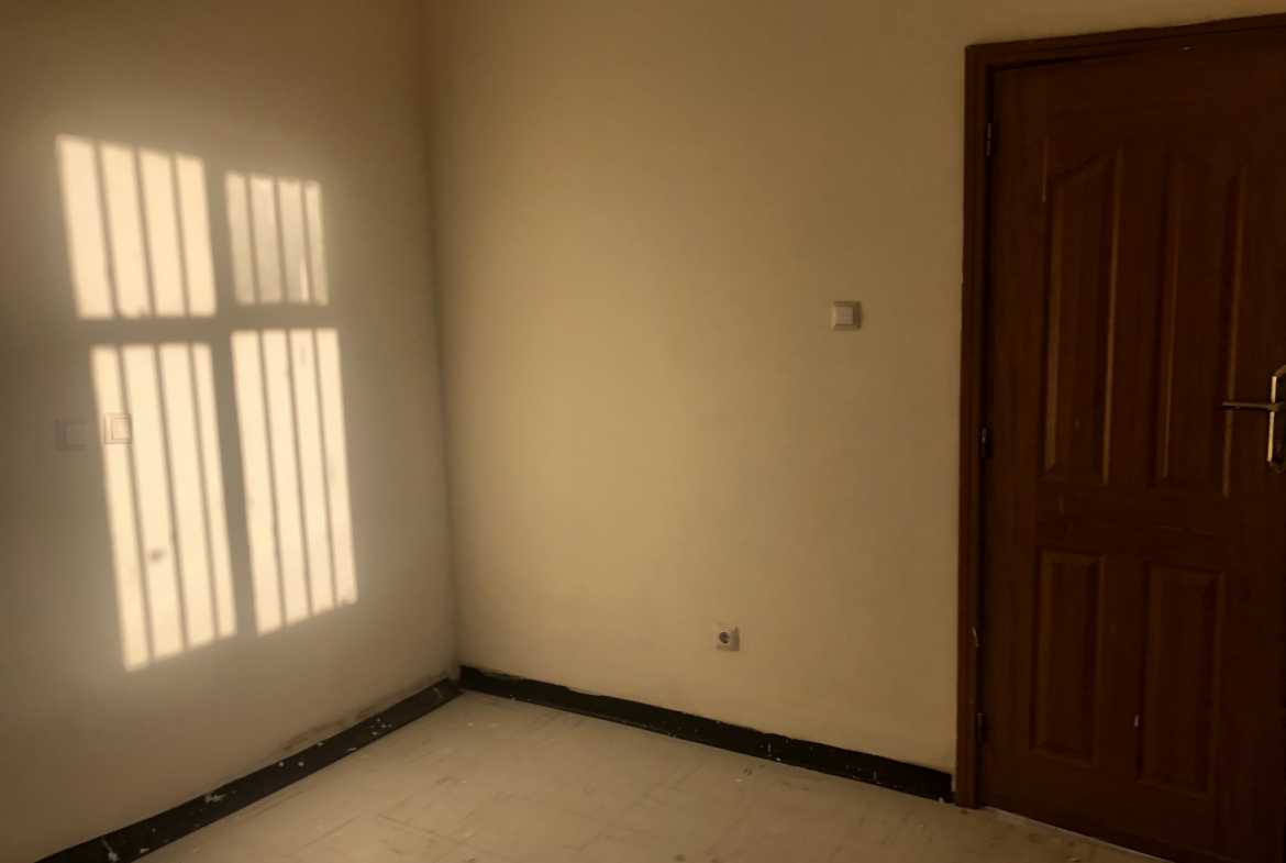 250 kare compound with service quarter