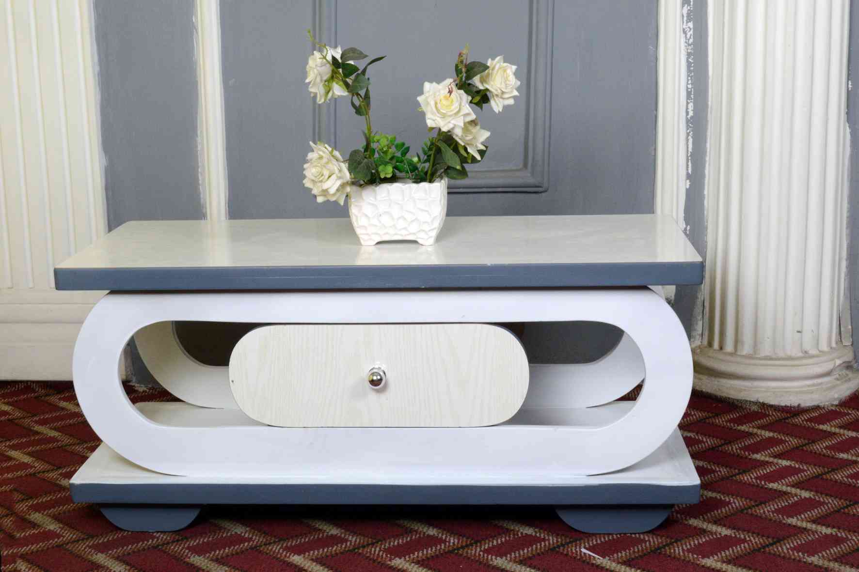 Oval Table with Curved Design(It Has two variations)